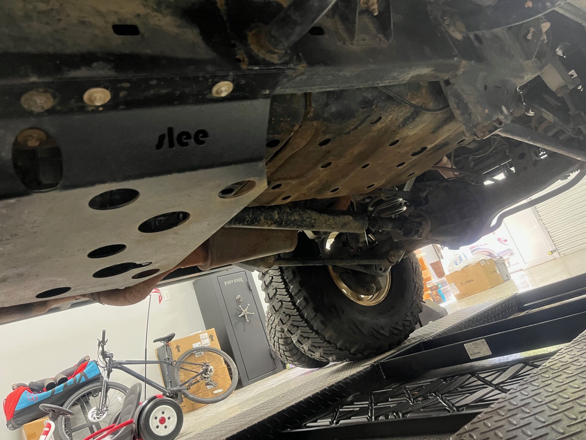 mid under FJ80.jpeg