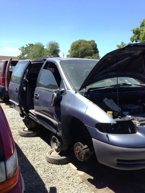 minivan.webp
