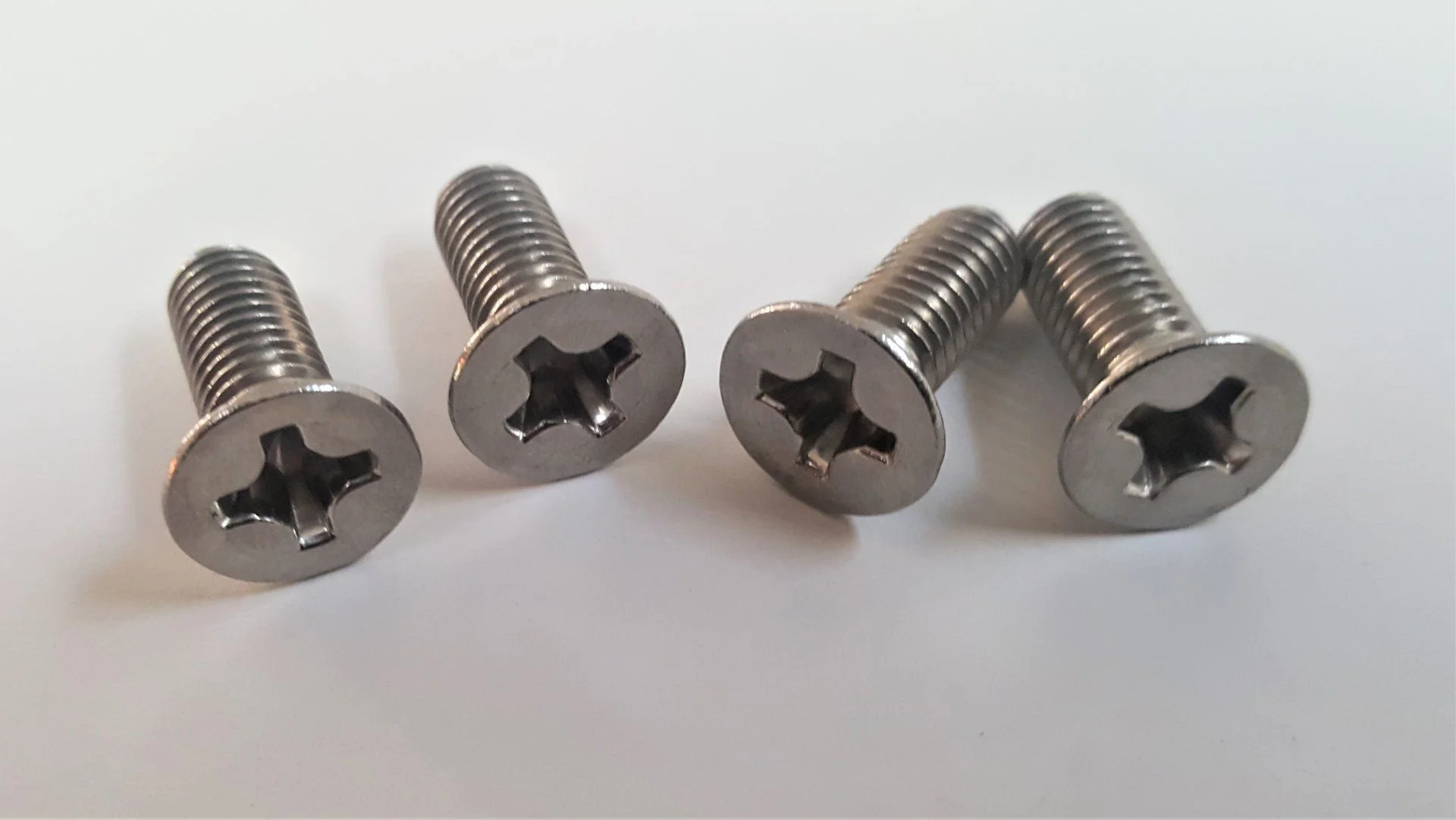 Mirror Screw 1.jpg