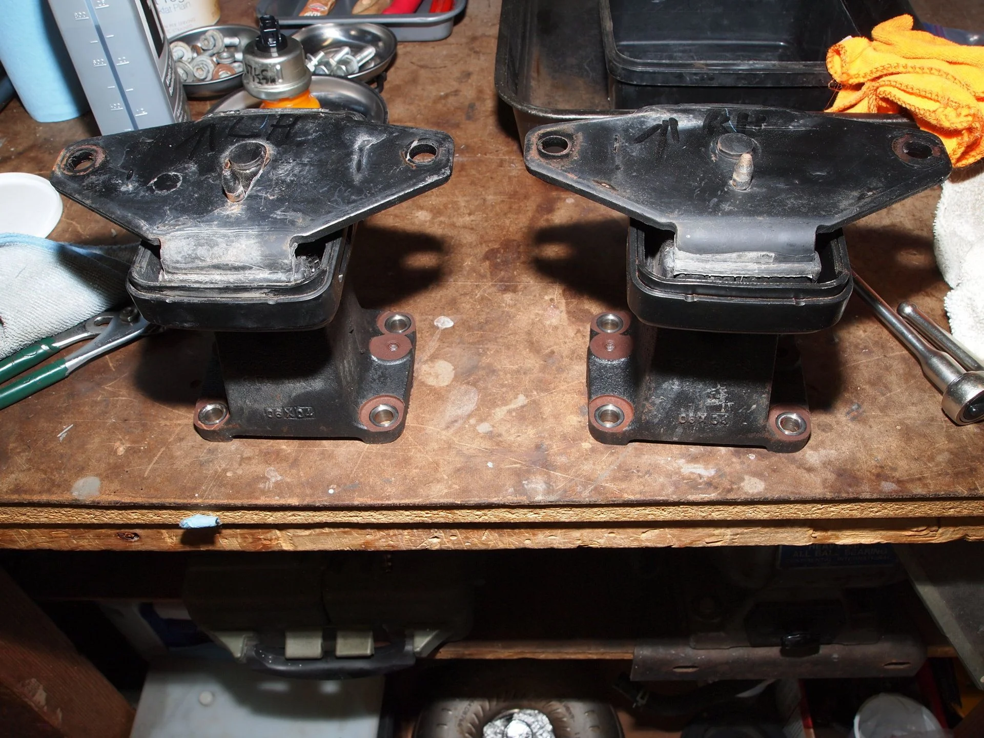 Mounts, engine (1).webp