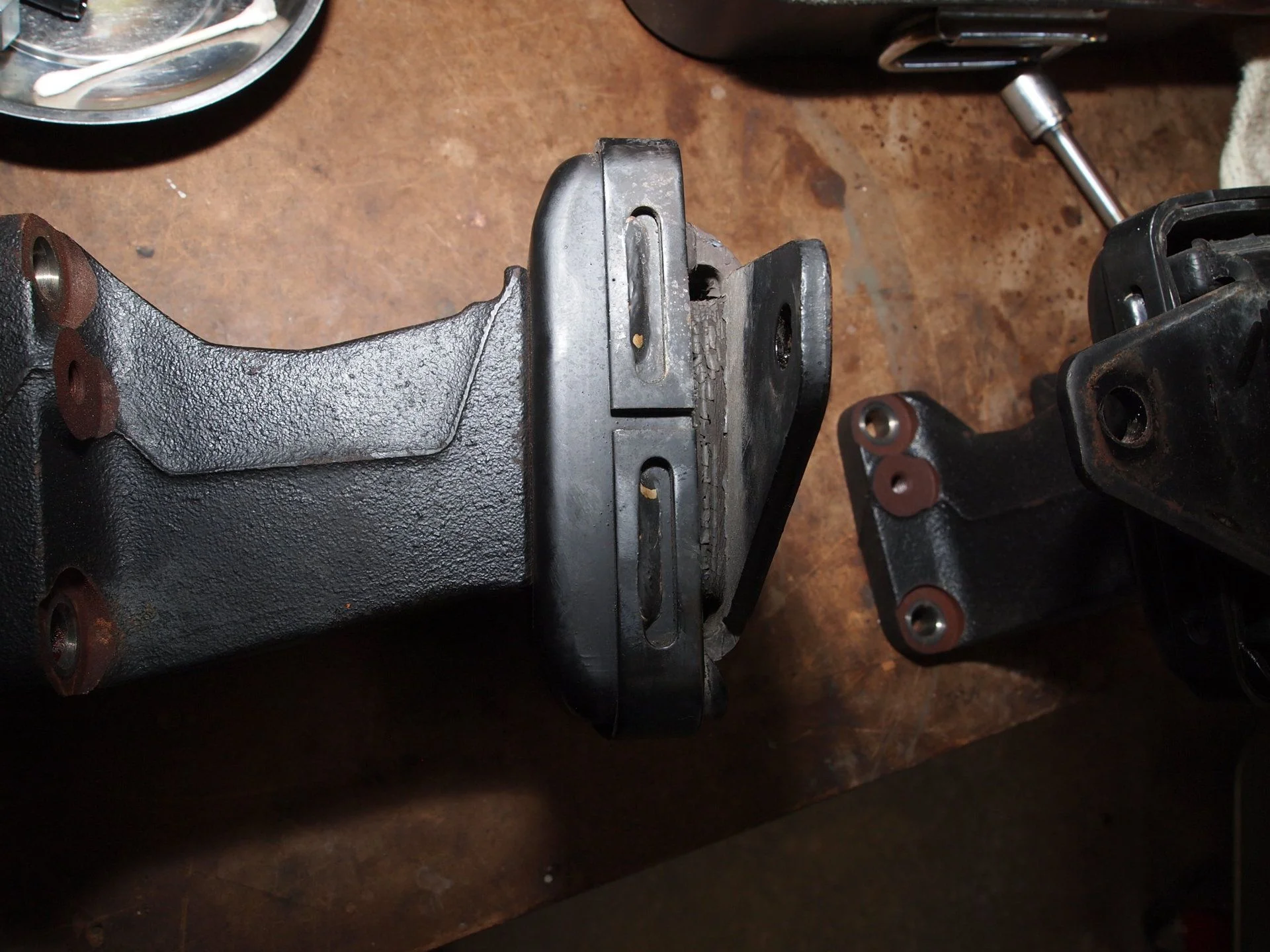 Mounts, engine (2).webp