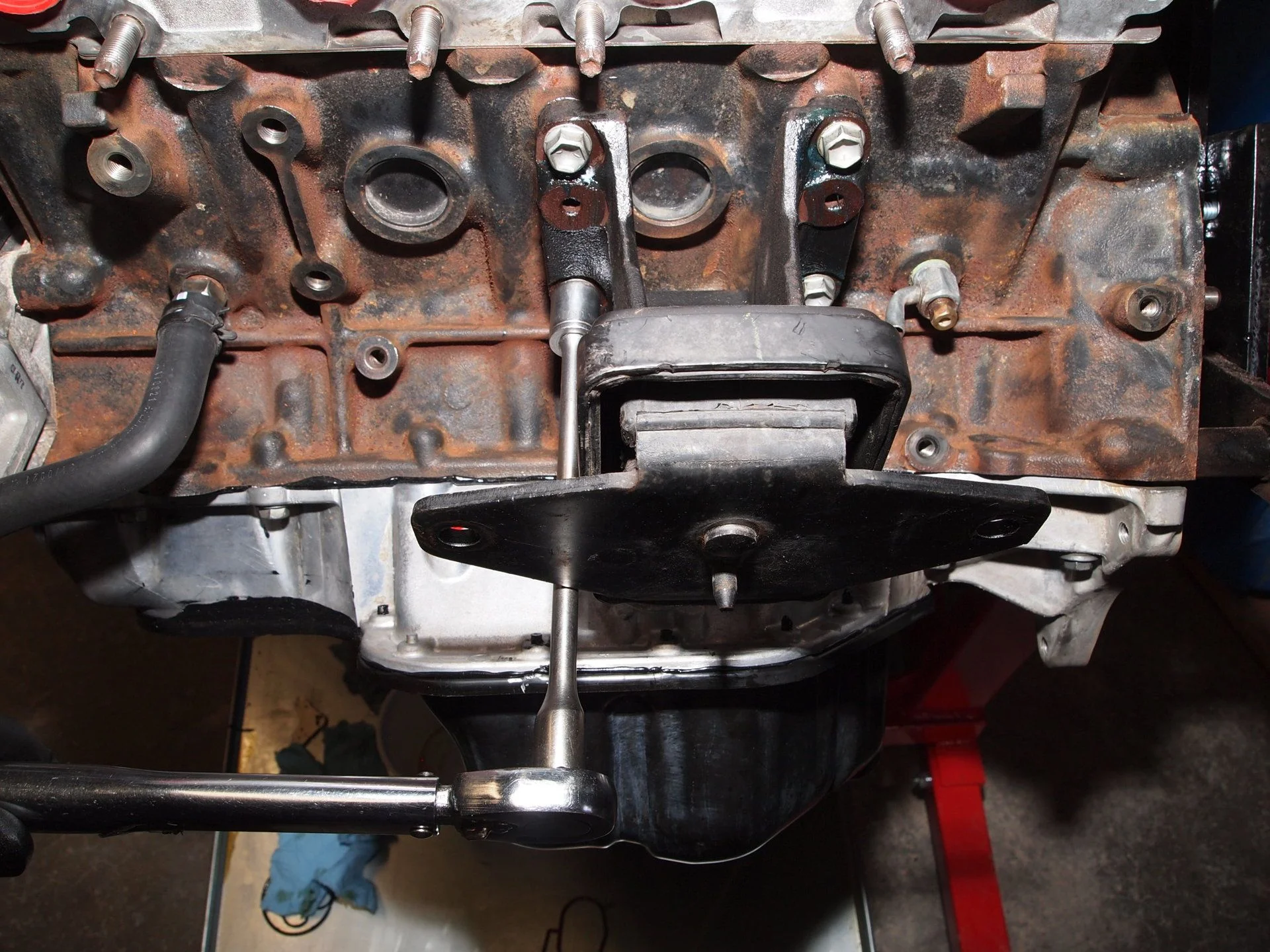 Mounts, engine (3).webp
