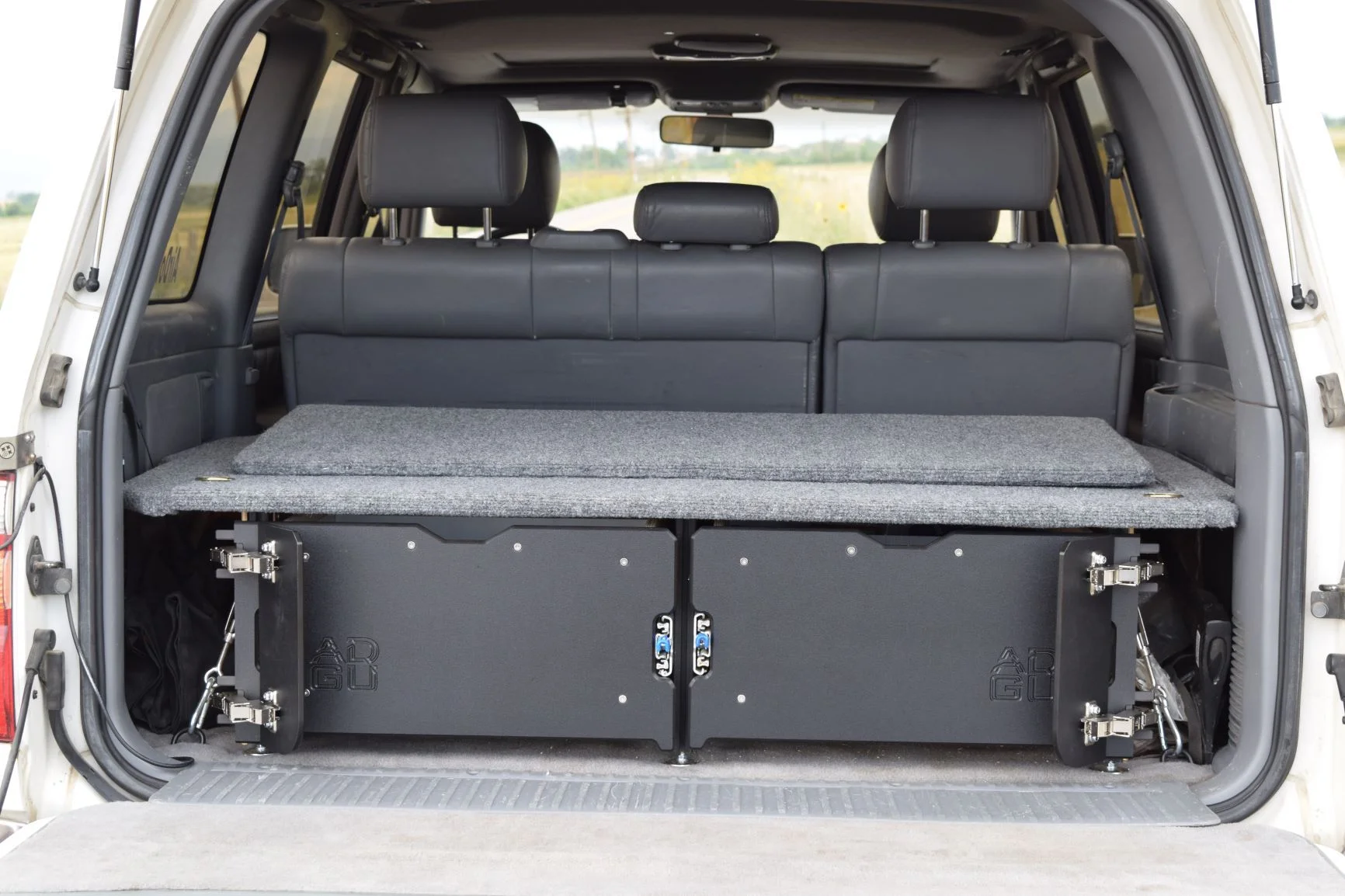 Mud BP blk open door.webp