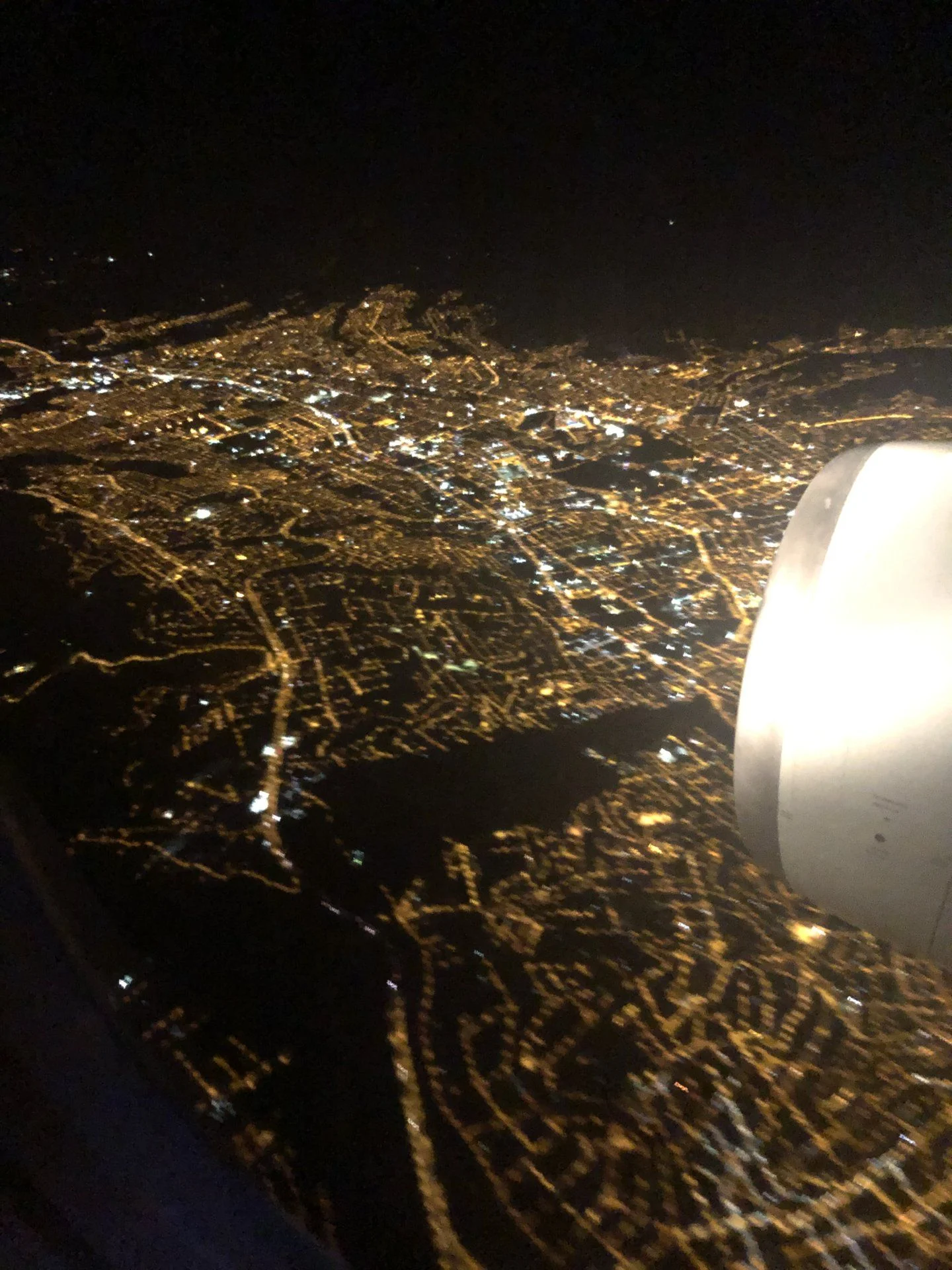 night approach over quito.webp