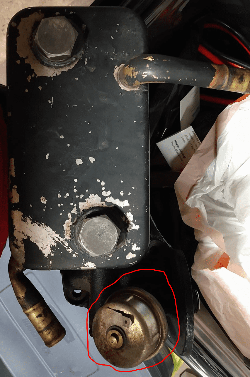 oil filter mount with switch threads.PNG