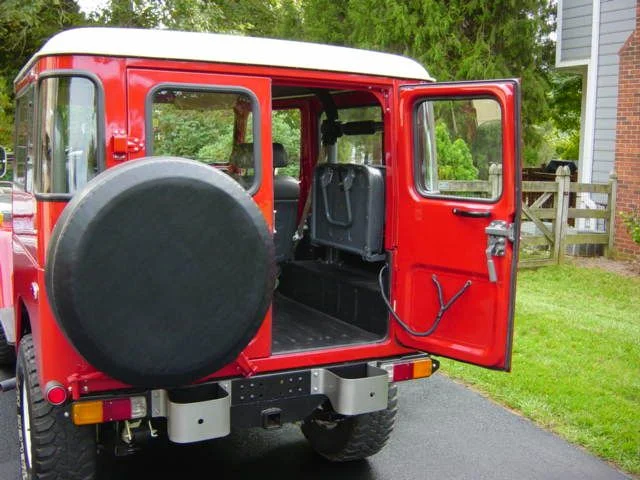 overview rear door open.webp