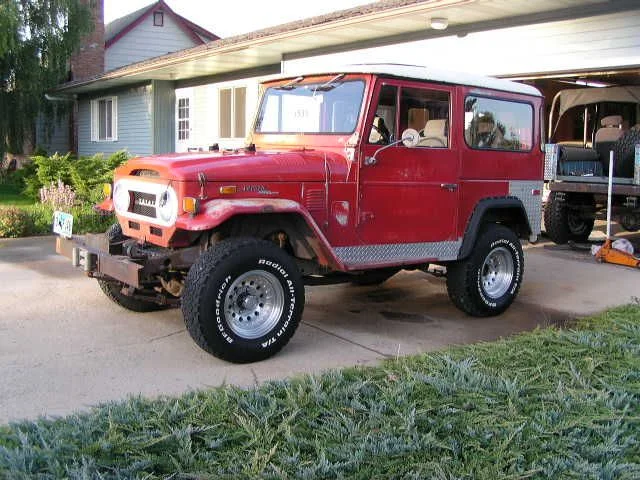 1973 FJ40, V-8 Chevy, Toyota 4 speed