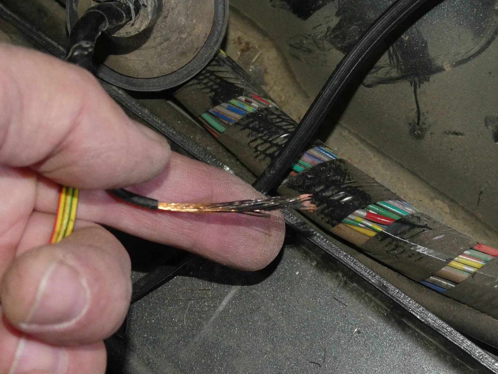 Fuel pump wiring failure - and the fix | IH8MUD Forum