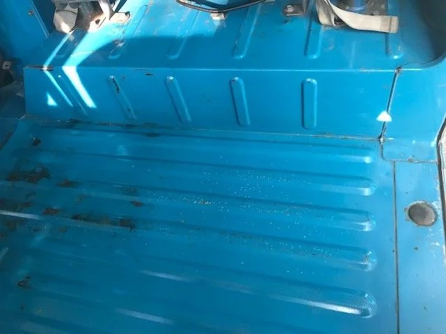 passanger rear bed.jpg