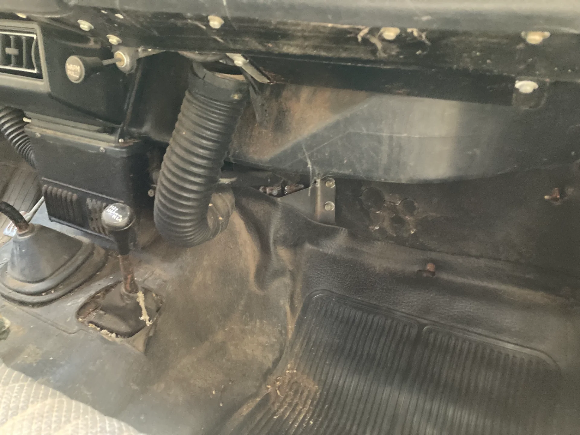 Passenger console underneath.webp