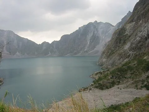 pinatubo crater.webp