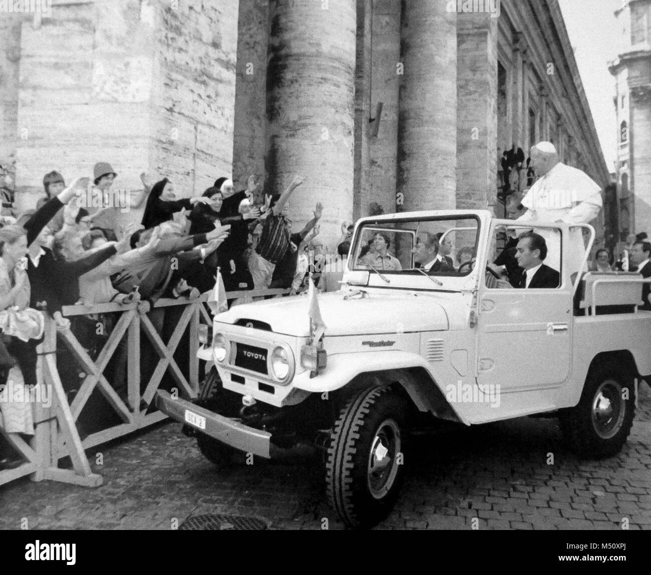 pope-st-john-paul-ii-on-the-toyota-land-cruiser-during-a-hearing-since-M50XPJ.webp