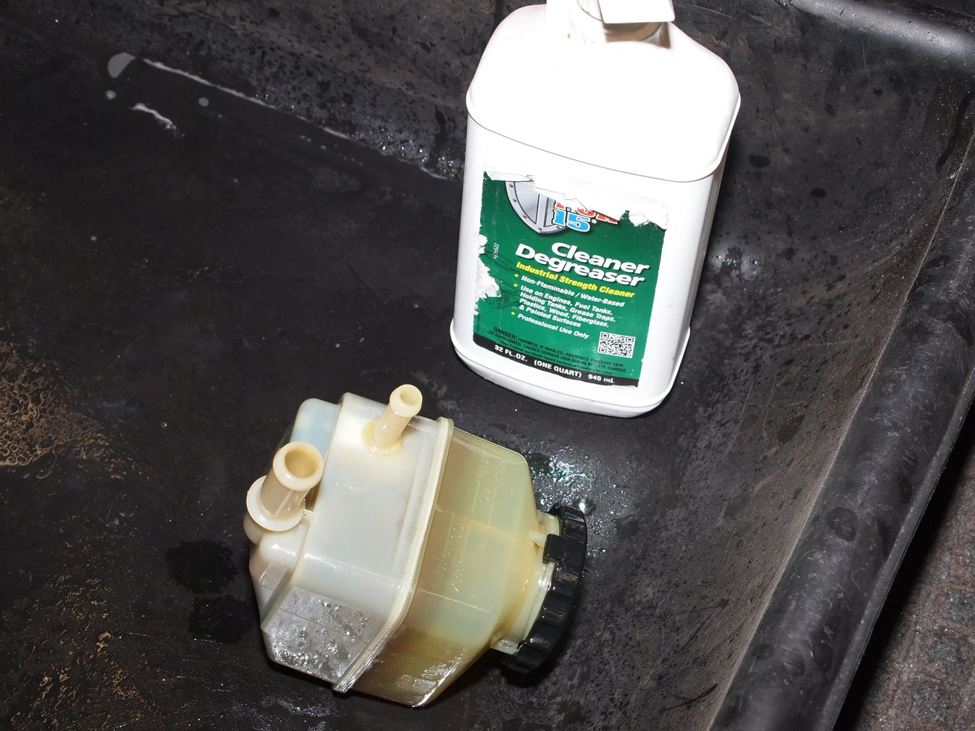 Power steering reservoir Cleaning (3).webp