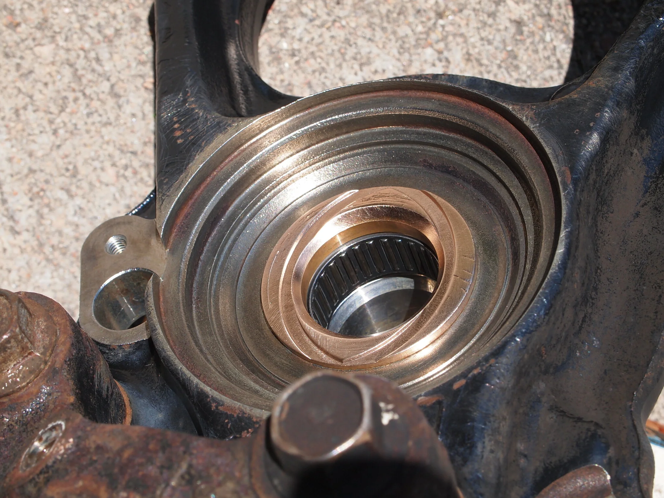 PS Knuckle & wheel bearings assemble 005.JPG