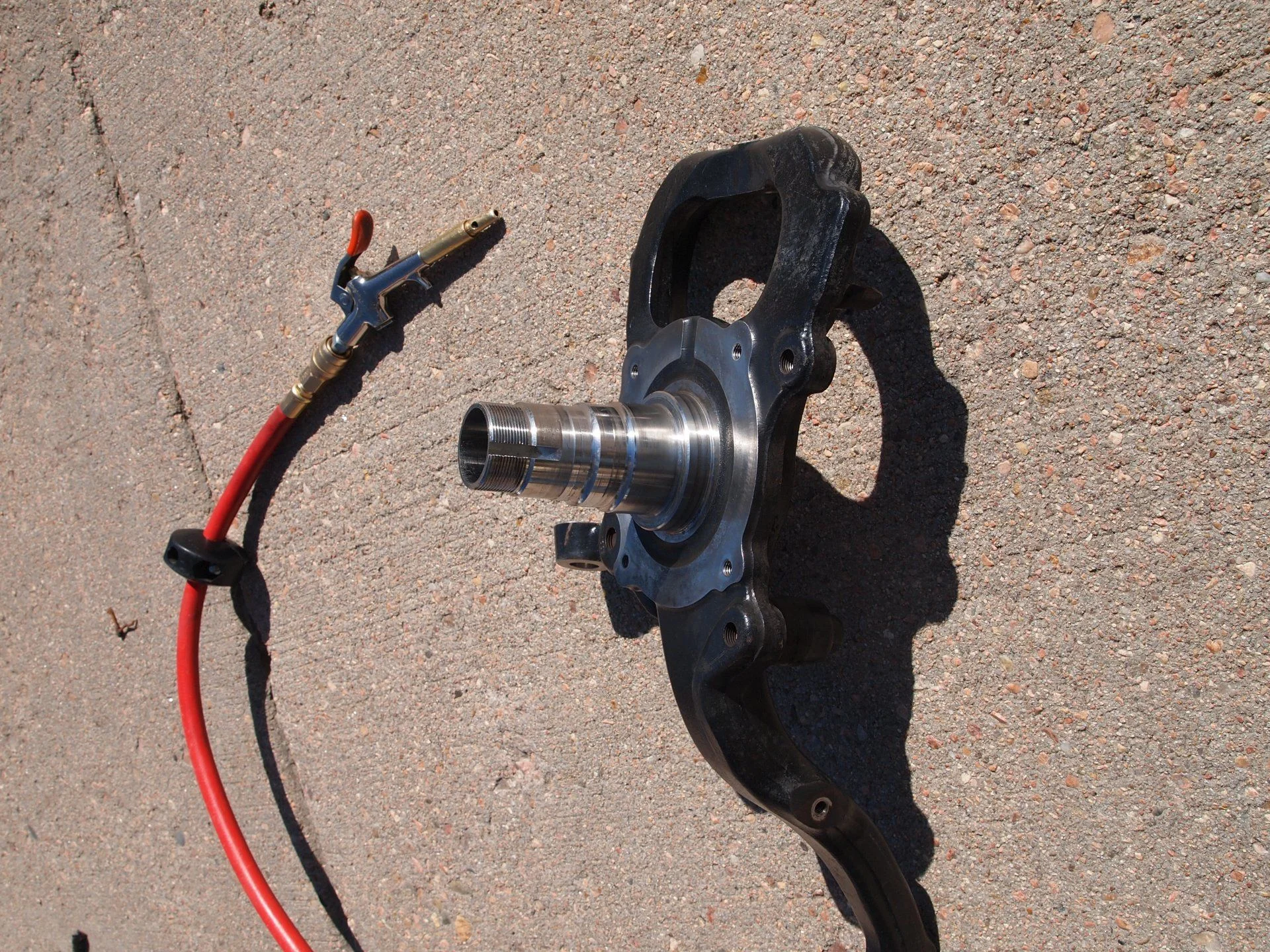 PS wheel bearing and knuckle tear down 056.webp
