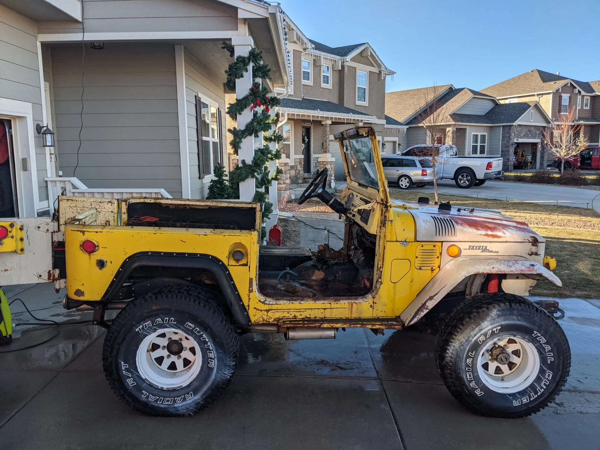 CO: Buy 1 get 1!!! 2 1967 FJ40s w Clean Titles and extra bits