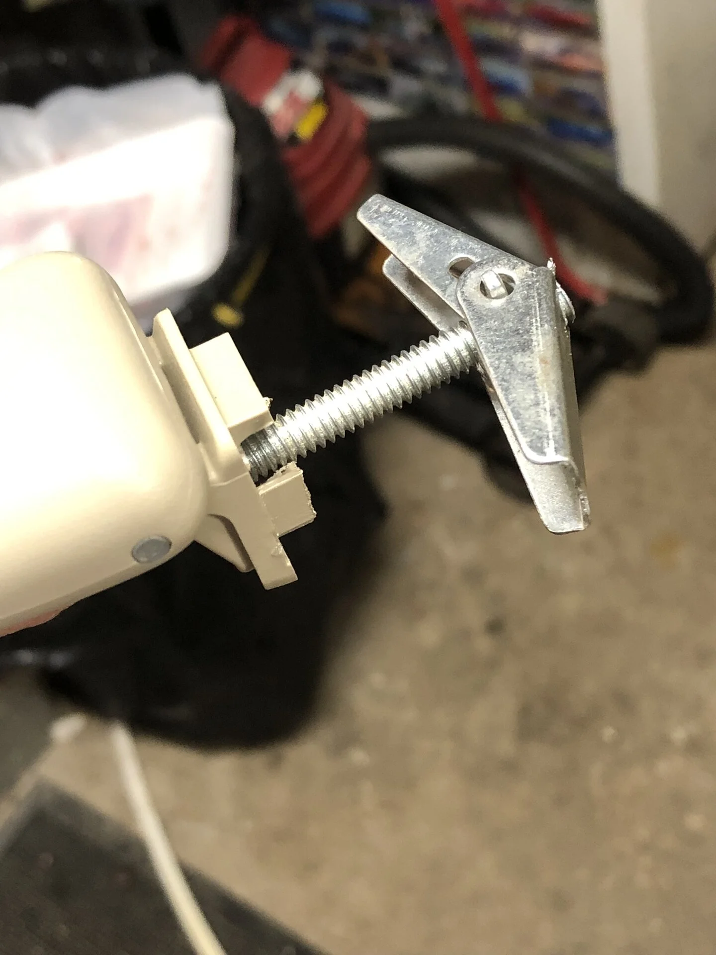 Qtr Inch Toggle with 2.5in Bolt.webp