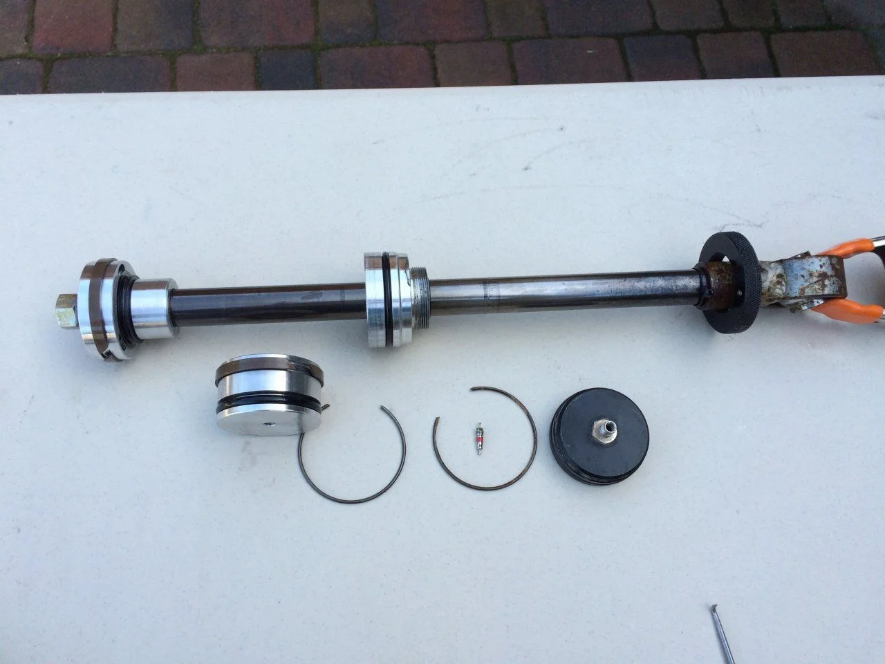 Radflo OVH17, internal shock parts.webp
