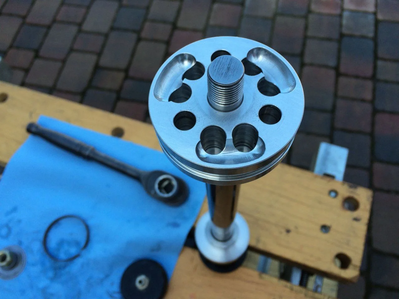 Radflo OVH23, piston rebound side.webp