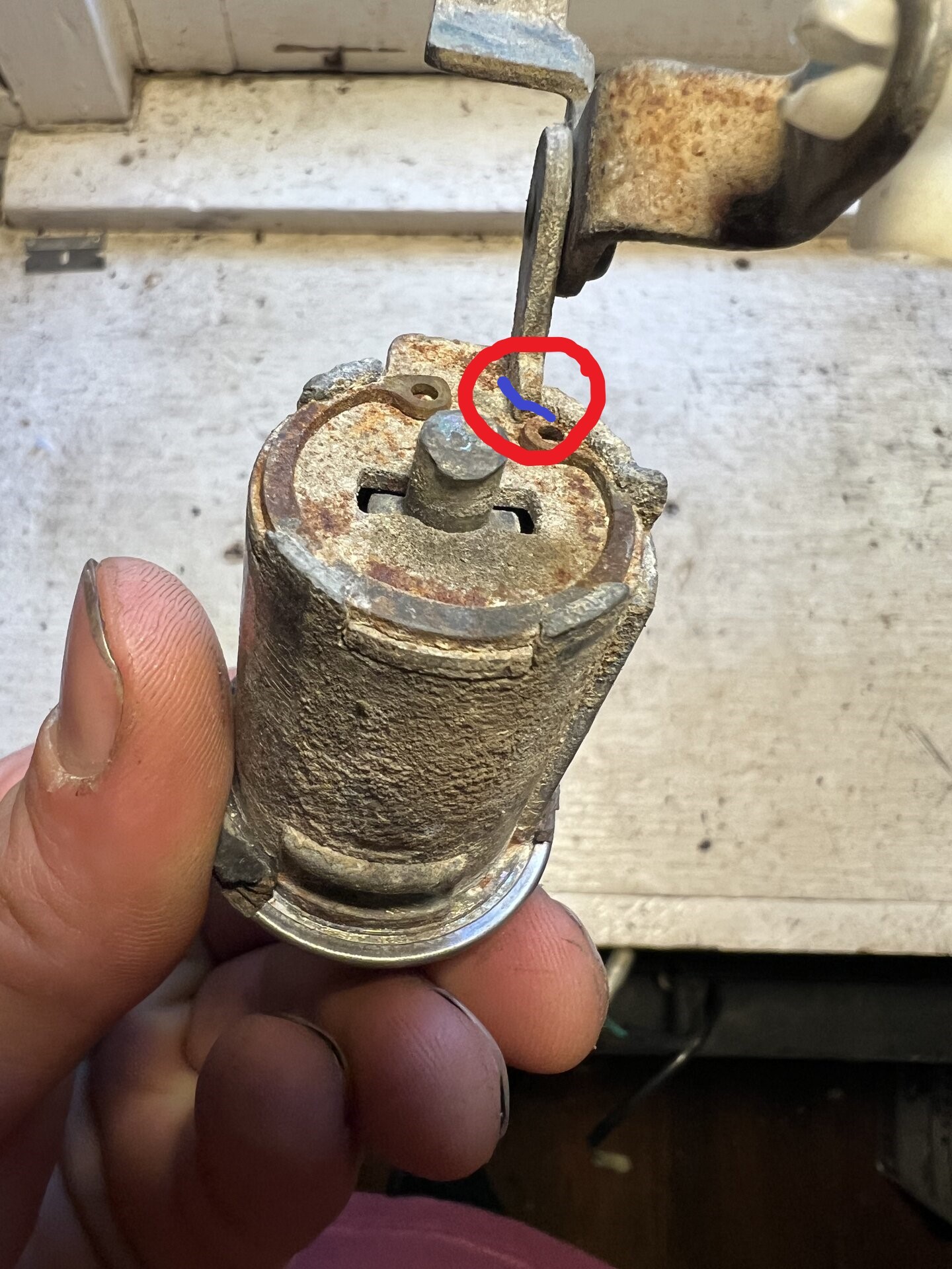 rear hatch lock.jpeg