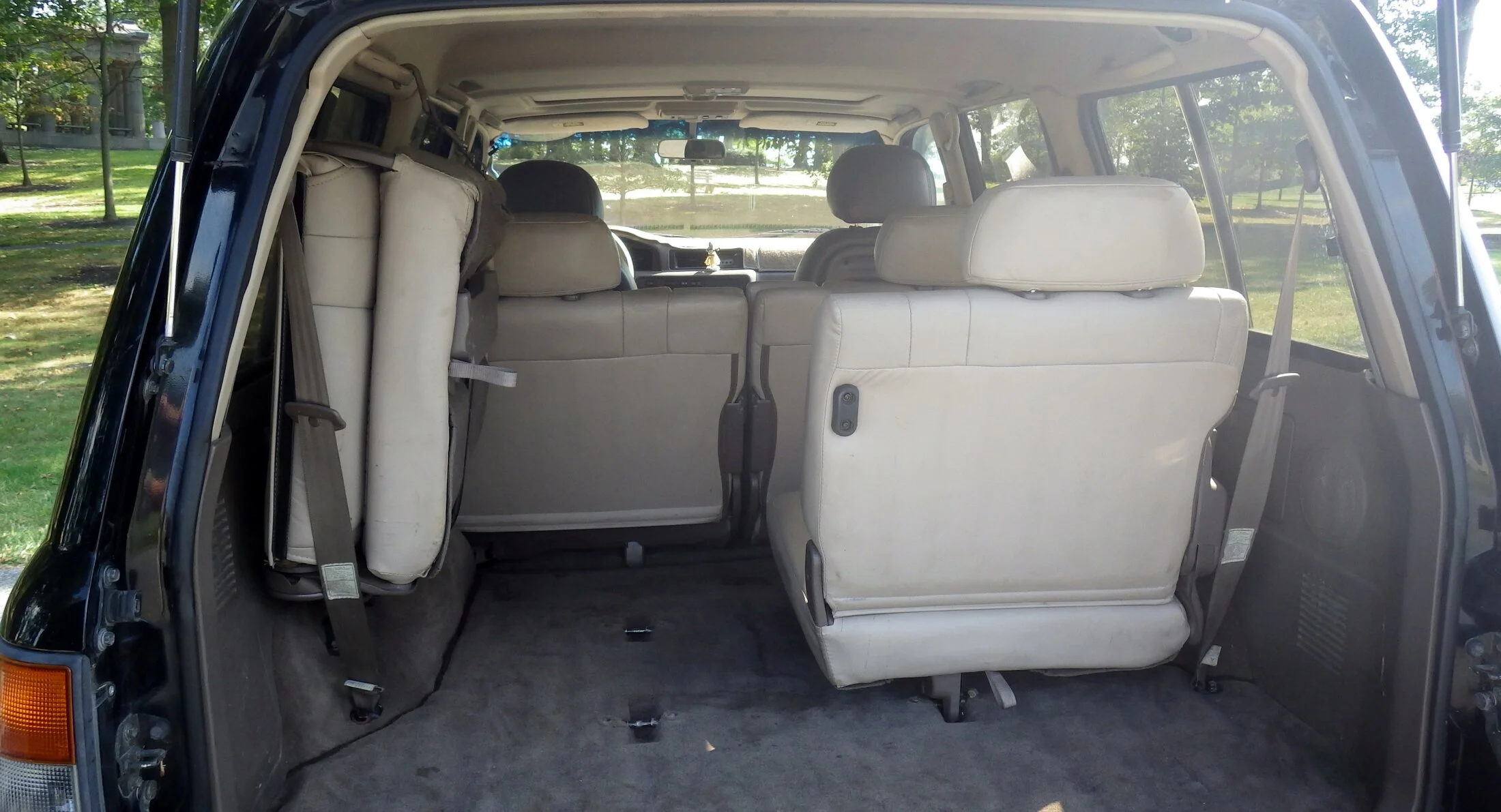 Rear Hatch Open One Jump Seats Up 1.webp