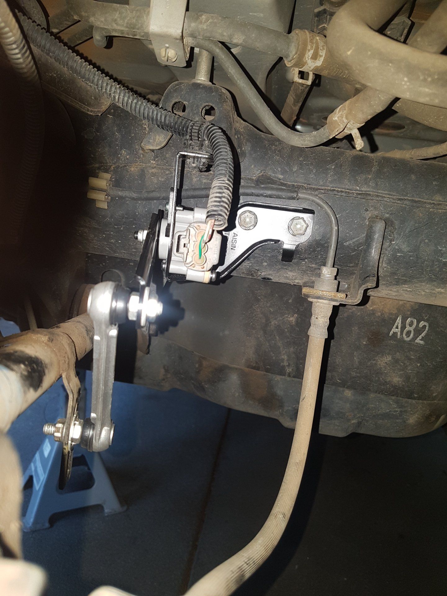 Rear Height Control Sensor Pic 1.jpg