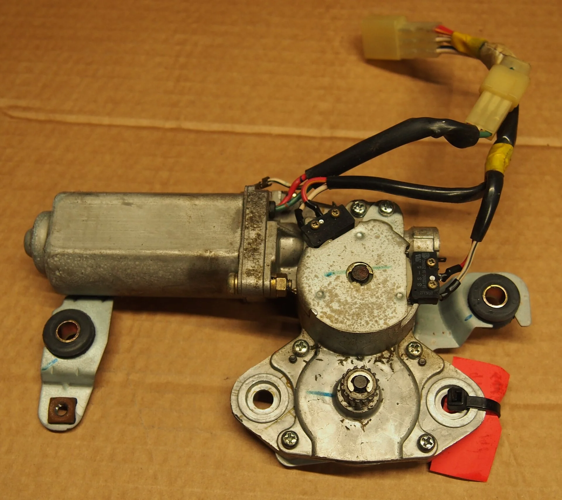 Rear wiper motor 2.JPG