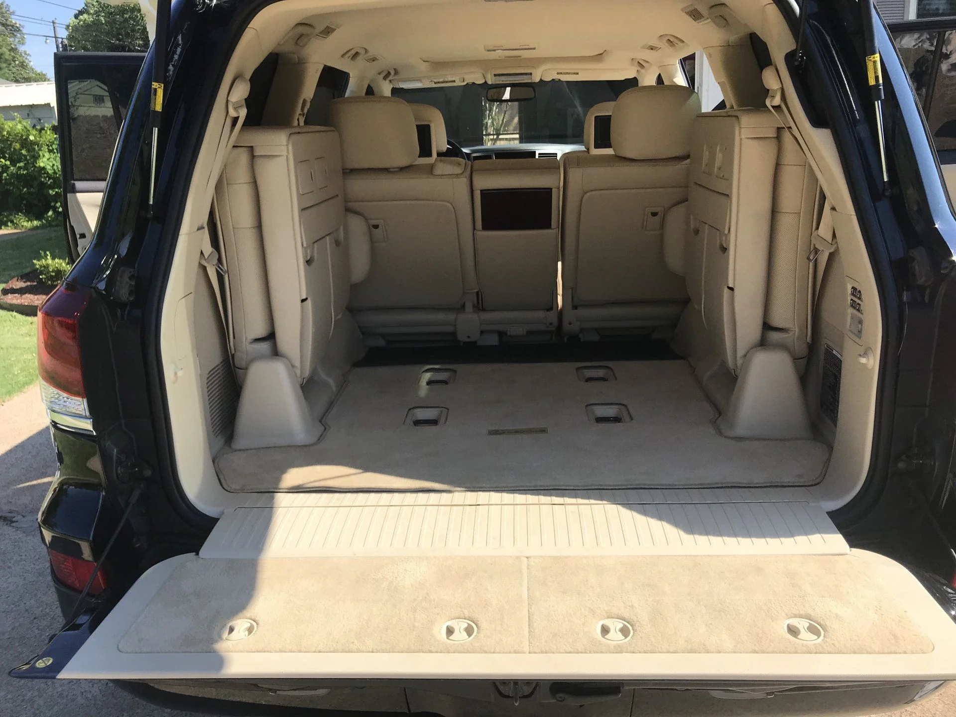 rearwith3rdrowmat.webp