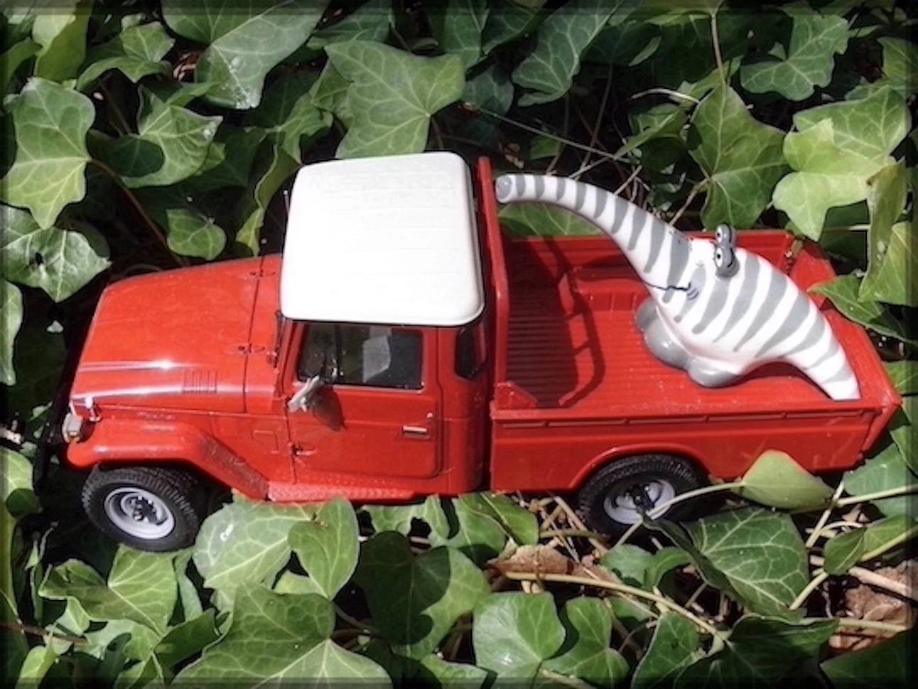 Red >FJ45-Scale.webp