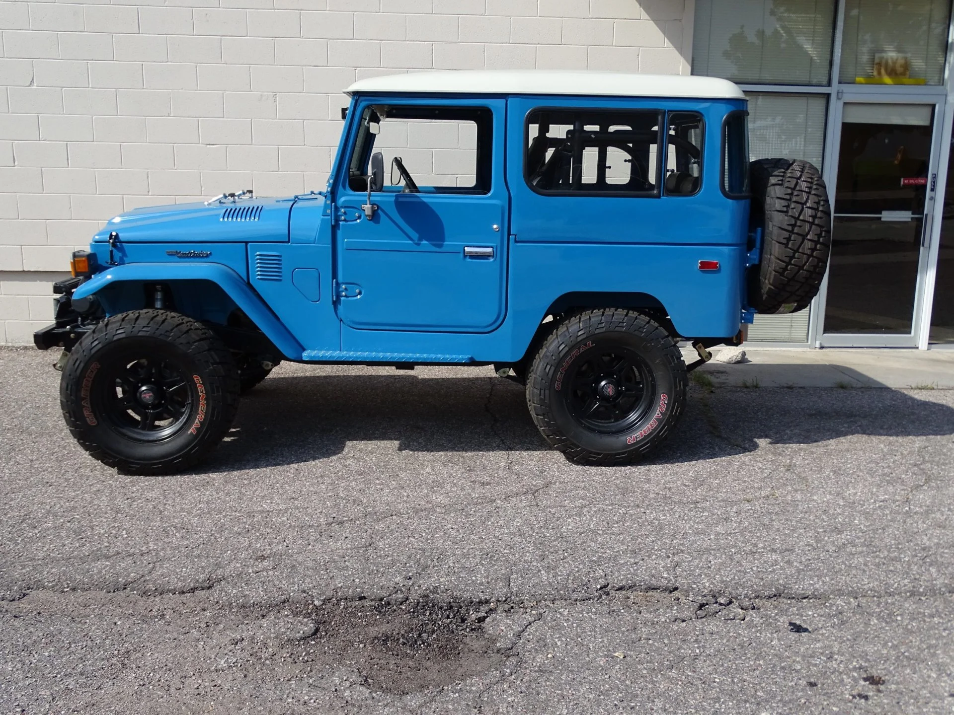 Red-Line-FJ40-2.5-inch-ultimate-lift-kit-1-scaled.webp