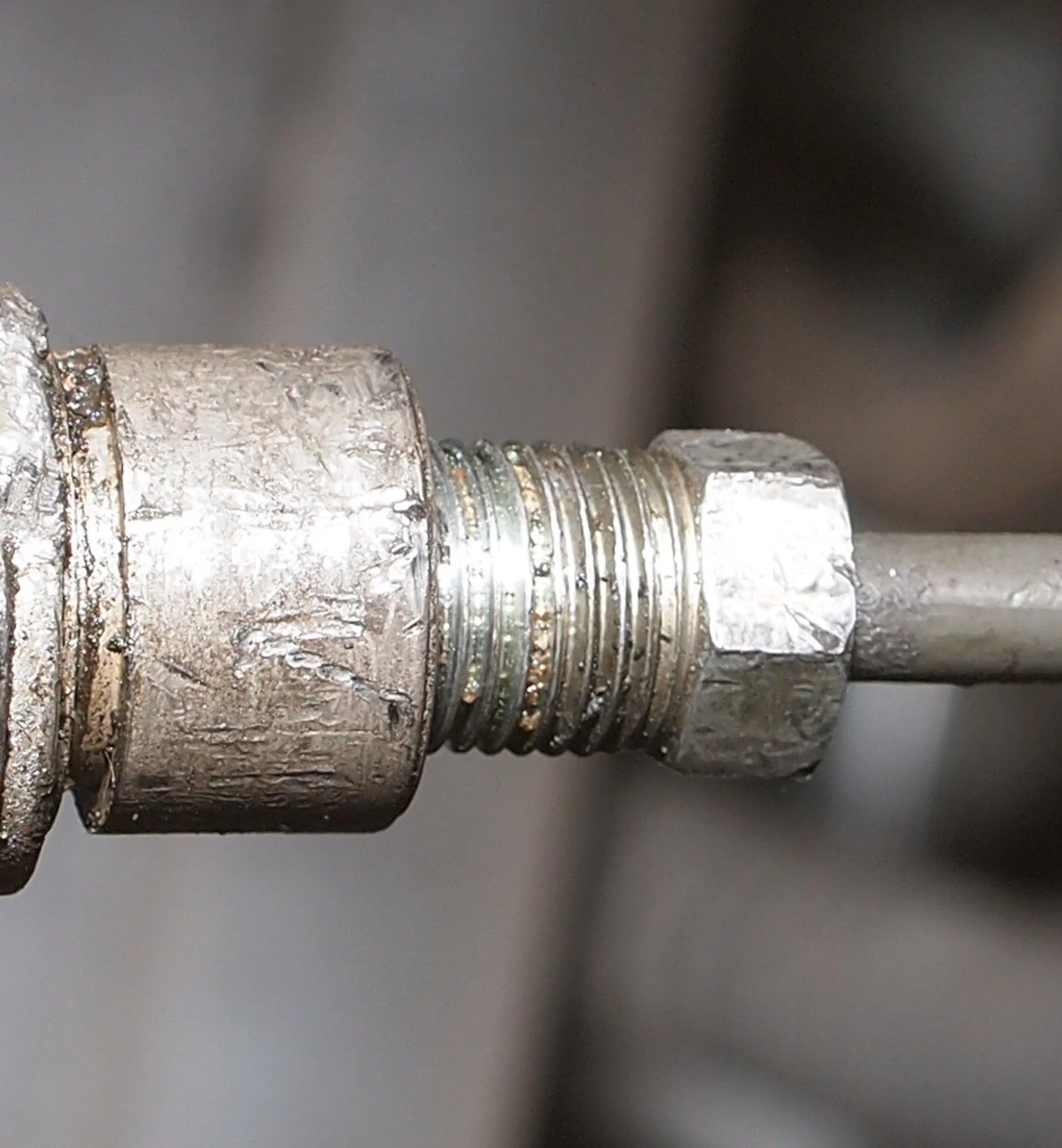RH rear brake pipe to hose flare nut un-threaded.webp