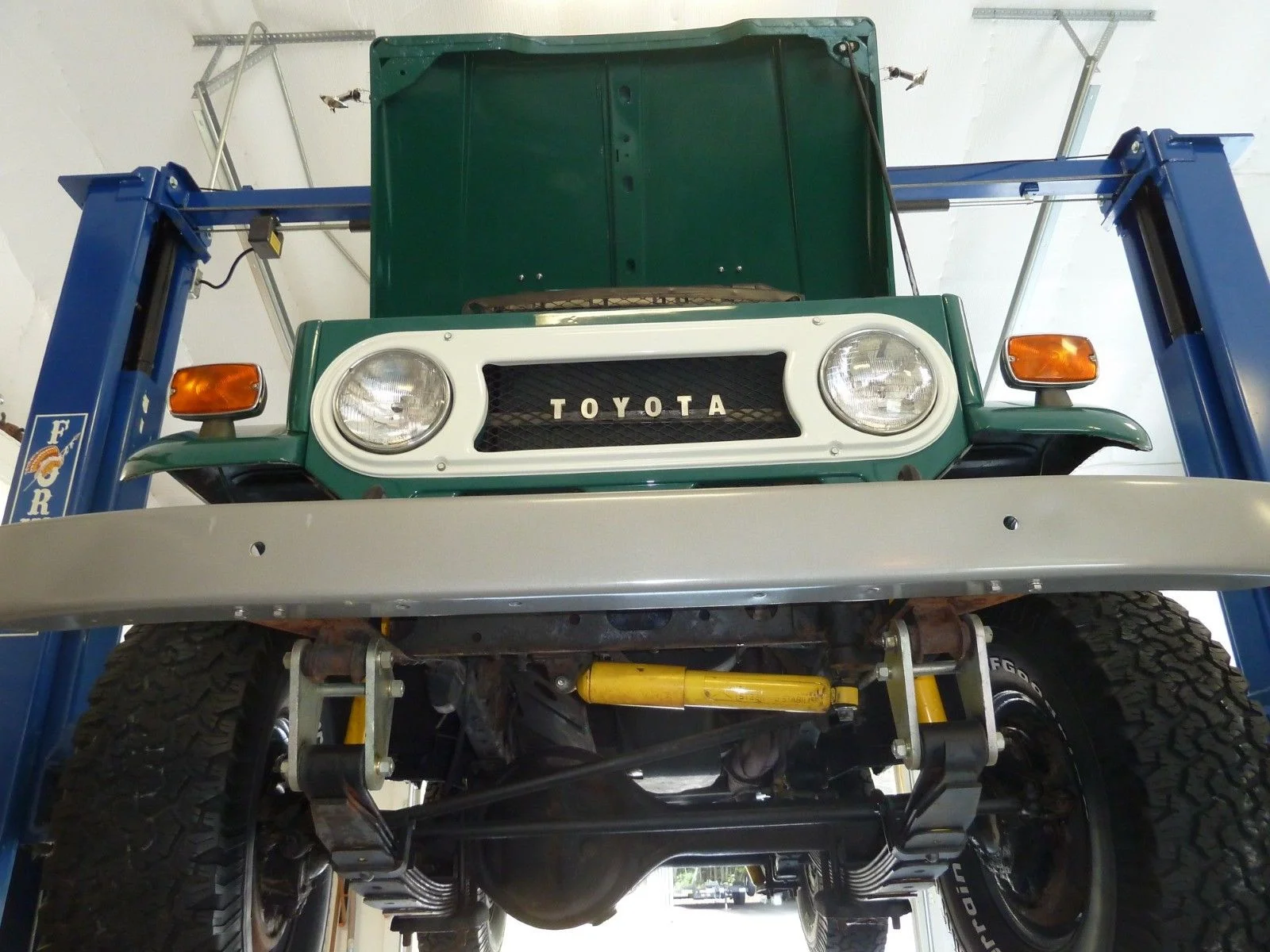 1933223