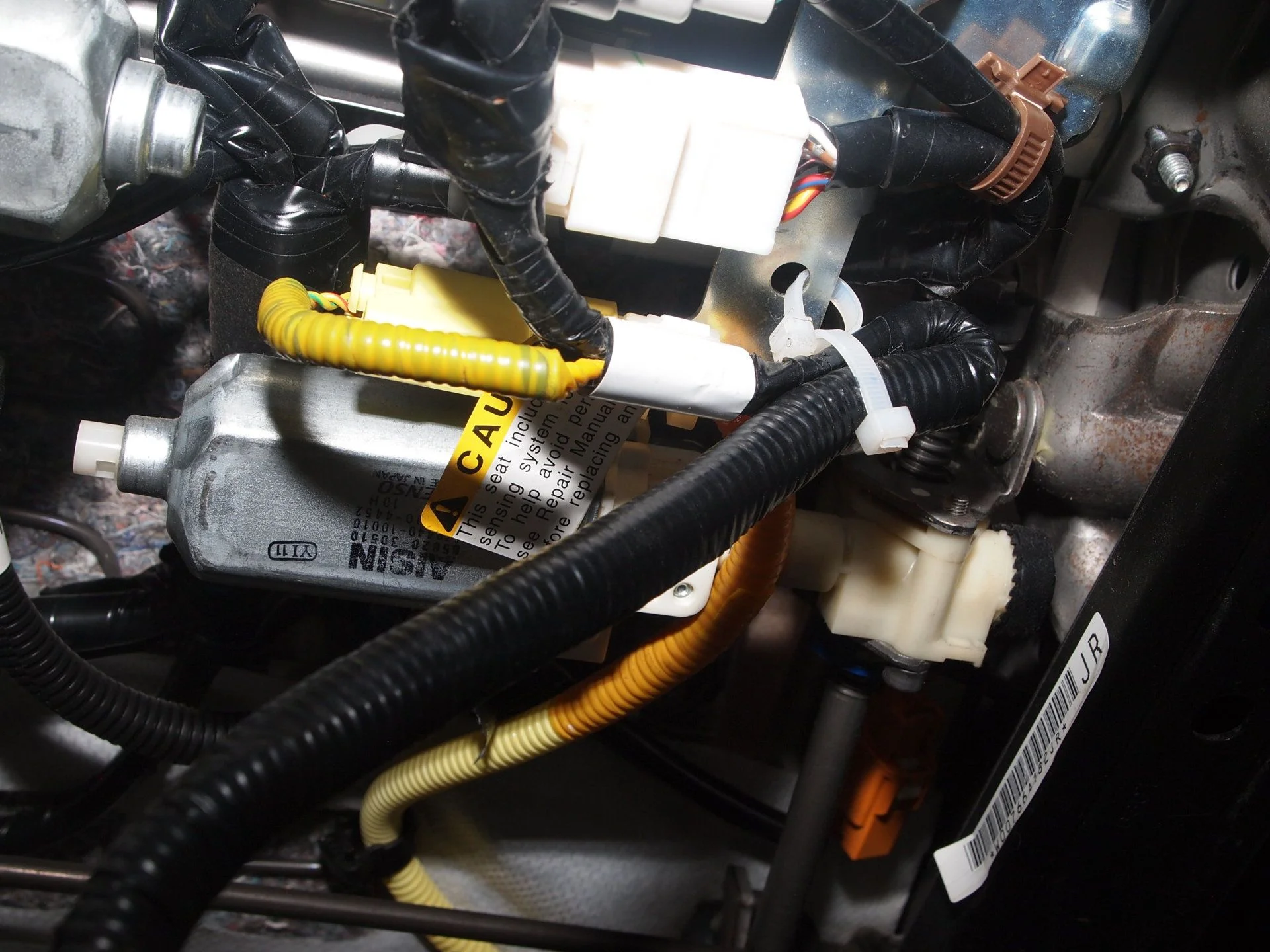Seat PS frt wire harness clip.webp