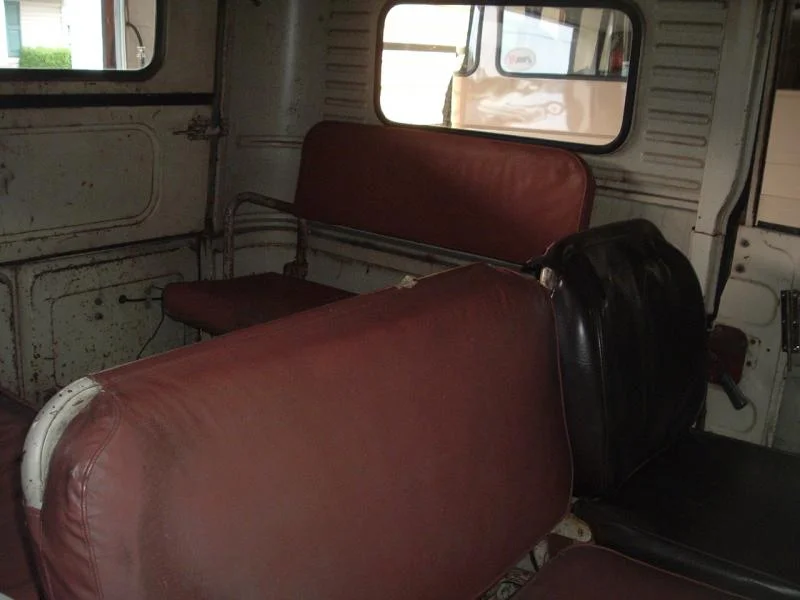 Seats 62 FJ40.webp
