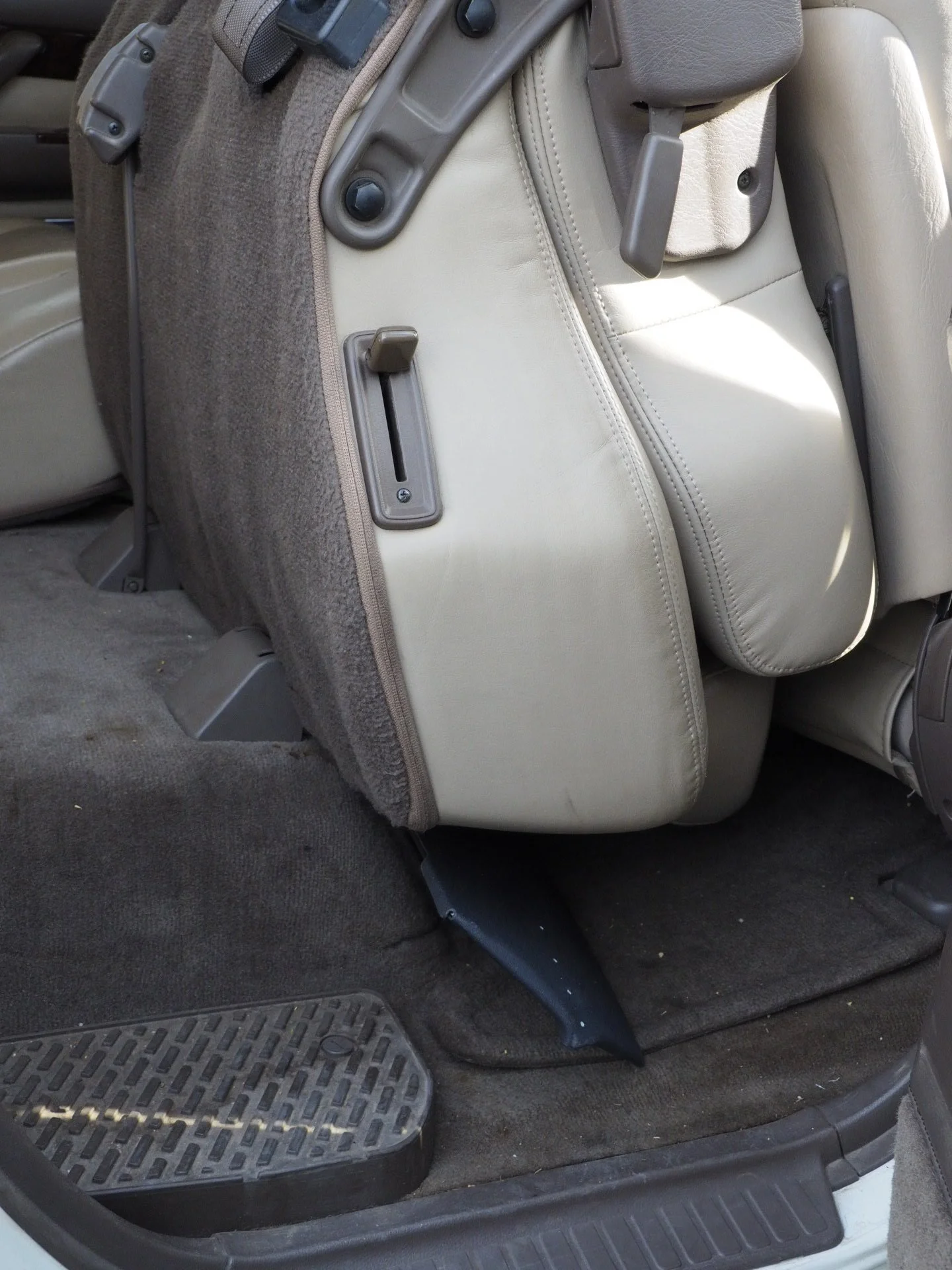 ShovelMount_SeatFolded.JPG