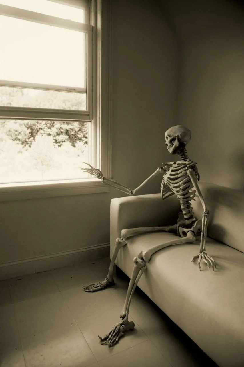 skeleton_waiting.webp
