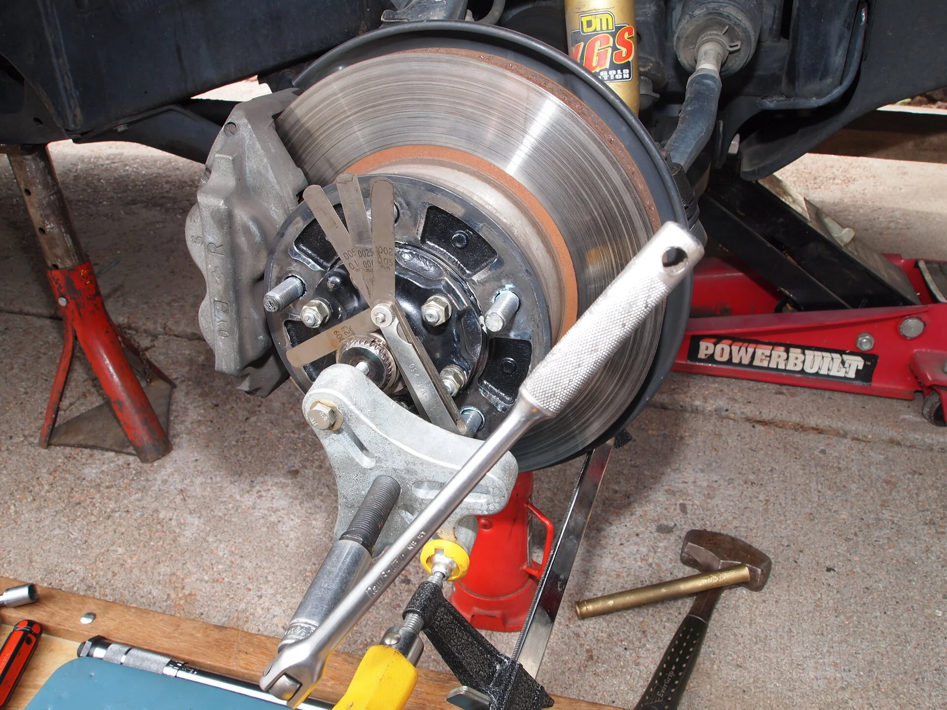 Snap ring to wheel hub flange Gap.webp