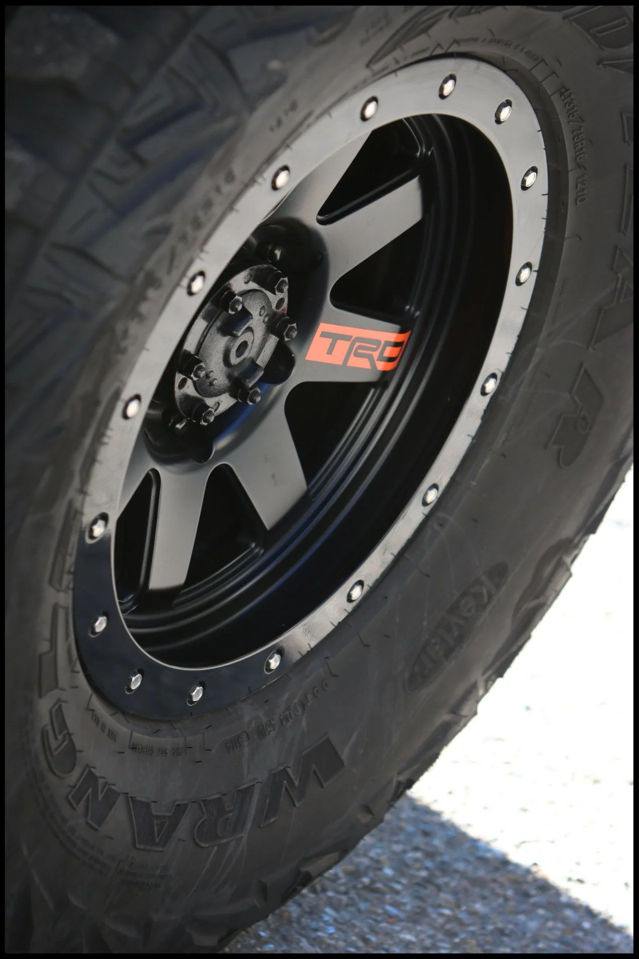 SR8_Black.webp
