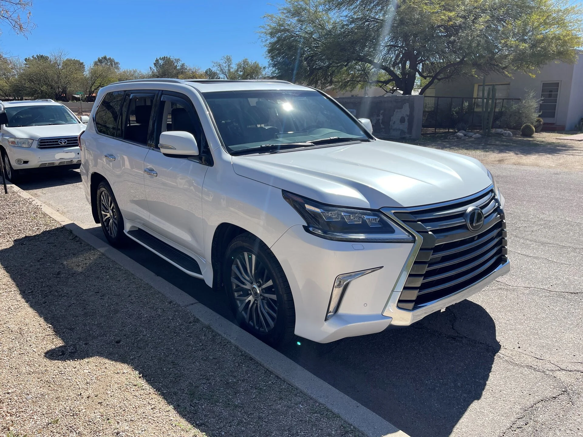 Stock Lexus LX.webp