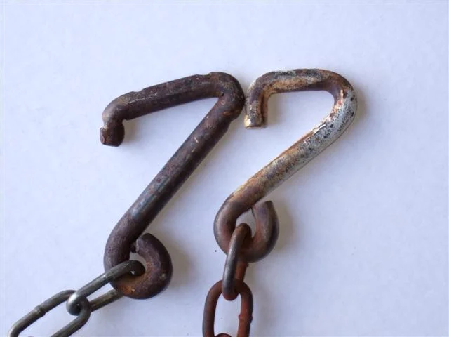 Tailgate Chains 1.webp