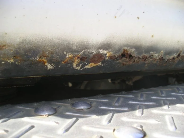 tailgate rust close up 1 small.webp