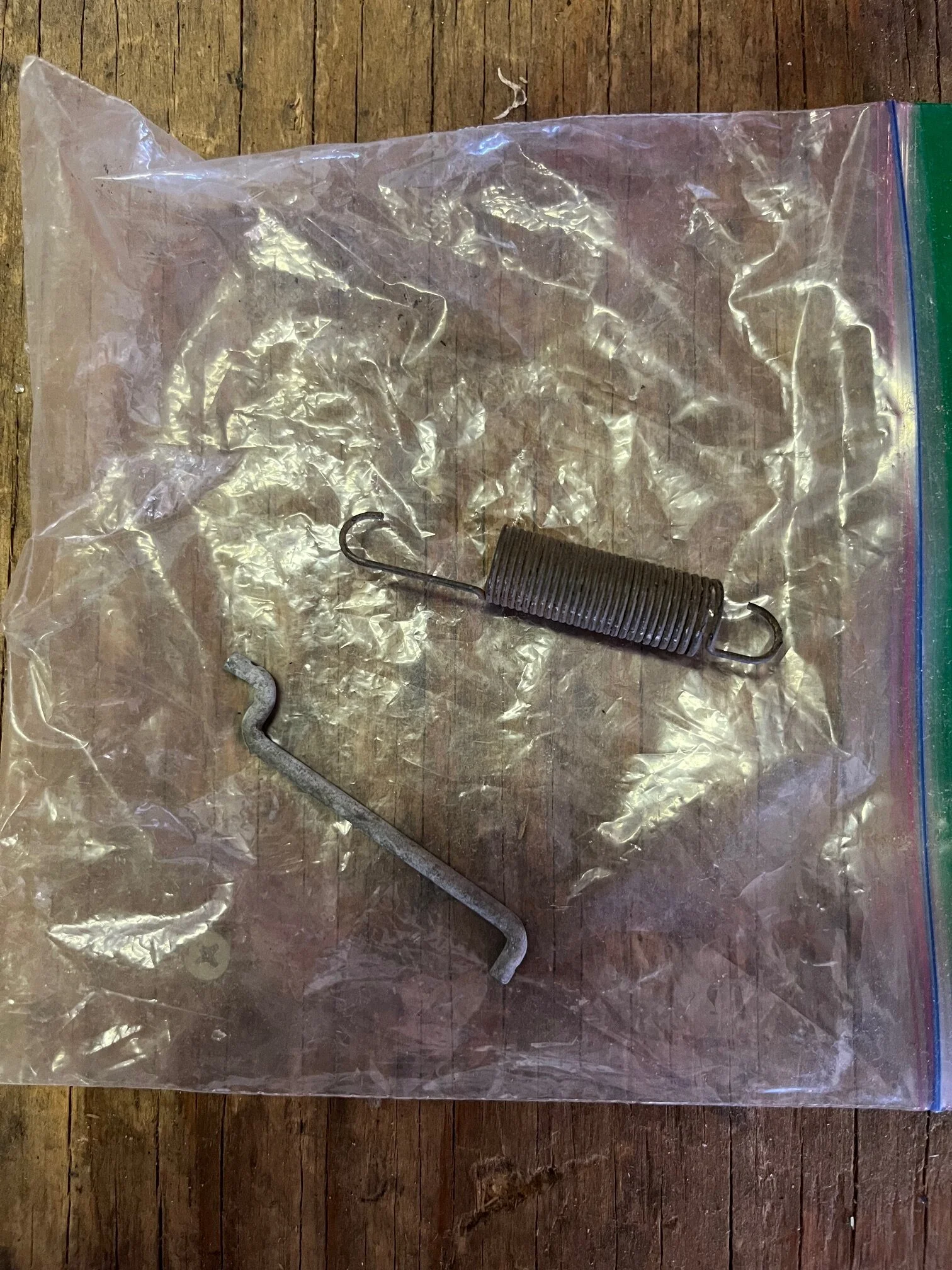 tailgate window lock lever and spring.jpg