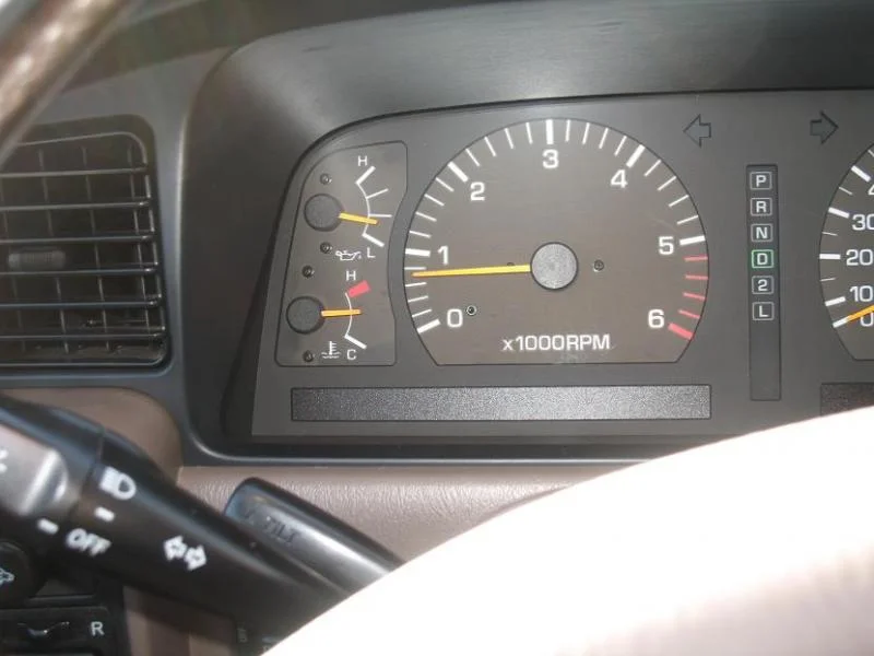 tempguage at stoplight.webp