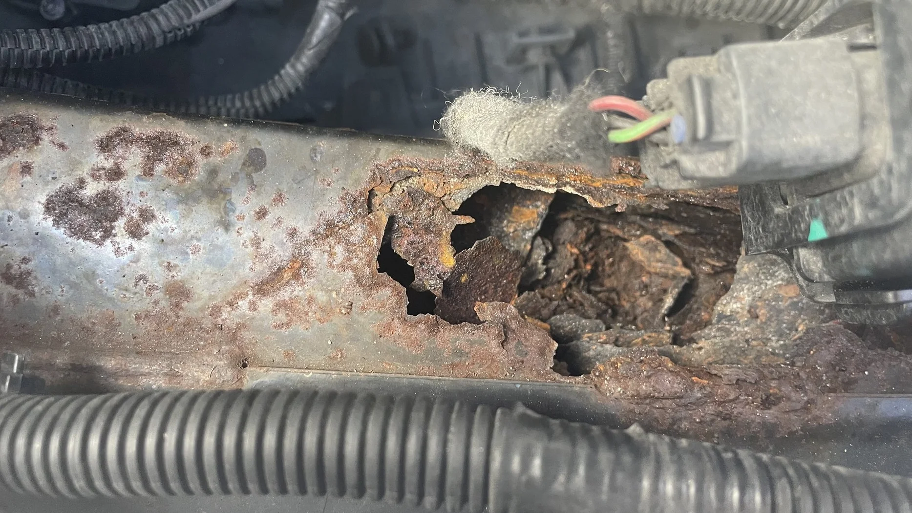 tesla-adds-another-chronic-defect-to-its-list-rusted-reinforcement-bars-177782_1.webp