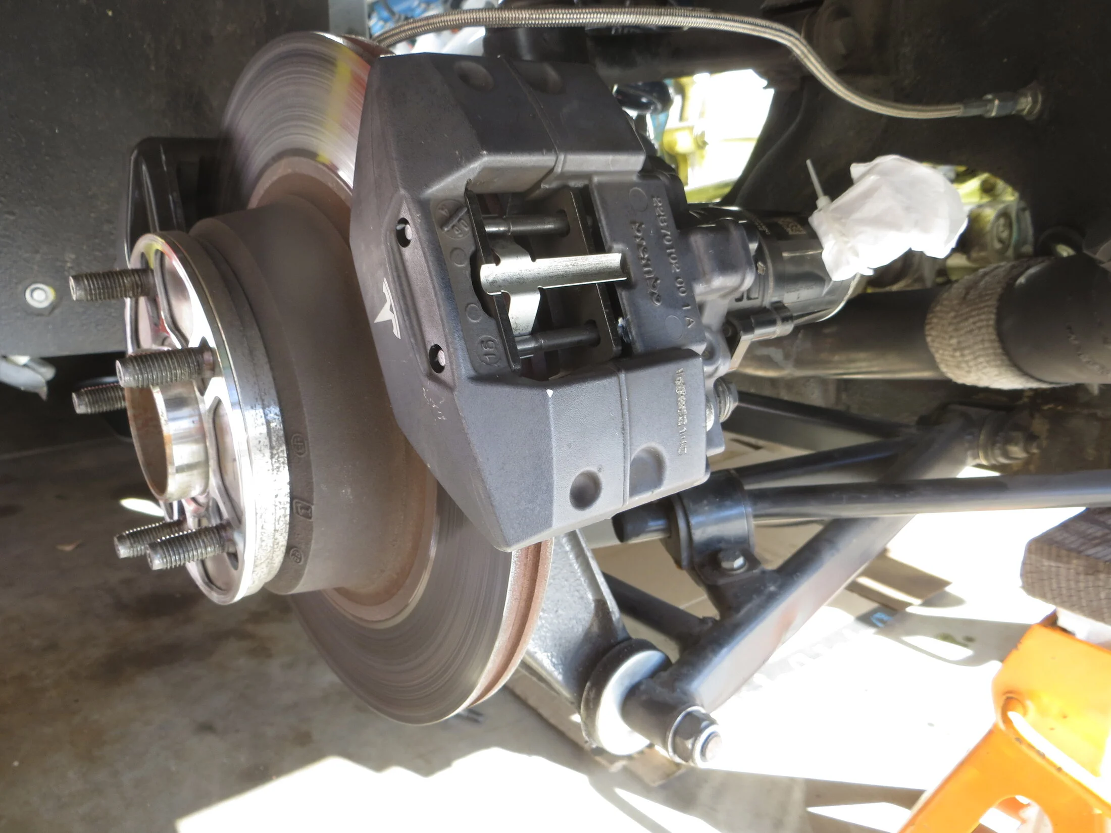 Tesla_Caliper_Test_Fit (9).webp