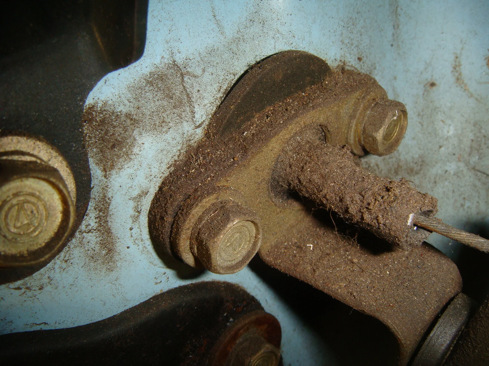 throttle cable bracket.webp