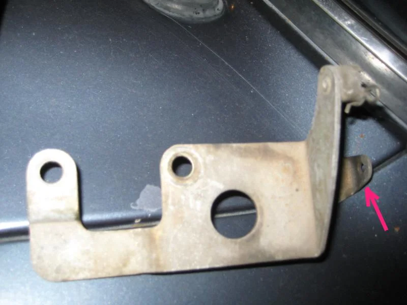 throttle_link_bracket.webp
