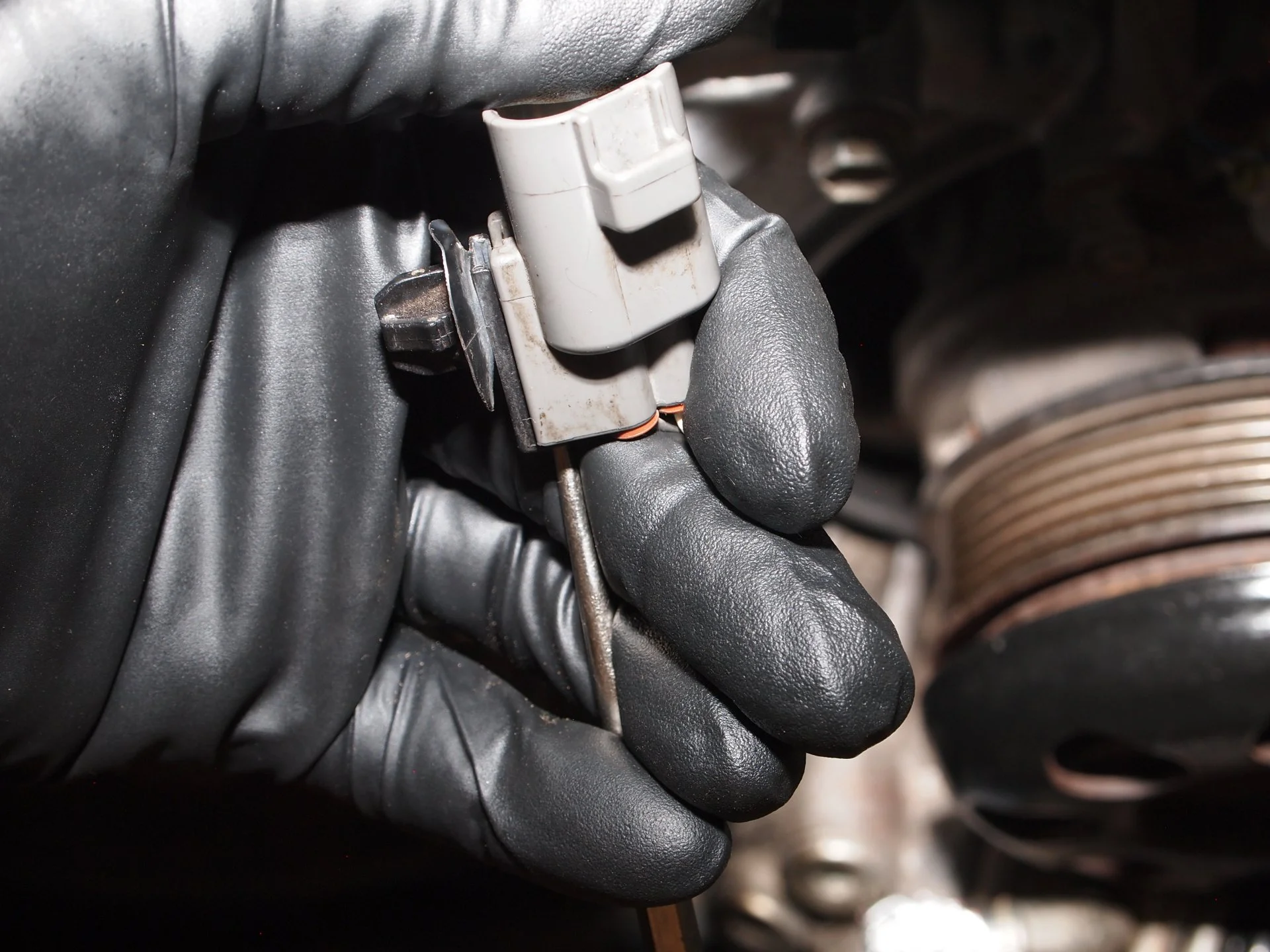 Timing belt cover cam clip wire housing (11).JPG