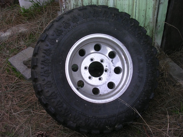 tire and rim 33x12.5x16 150 1.JPG