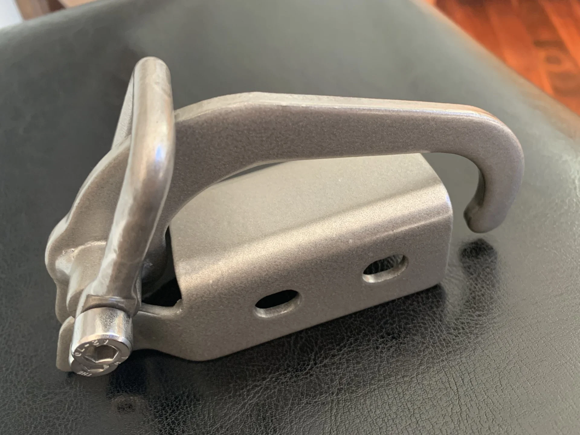 tire-carrier-lock2.webp